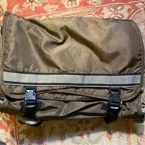 Vintage Mountain Hardwear Sentinel Messenger Laptop Bag Padded Pocket Strap